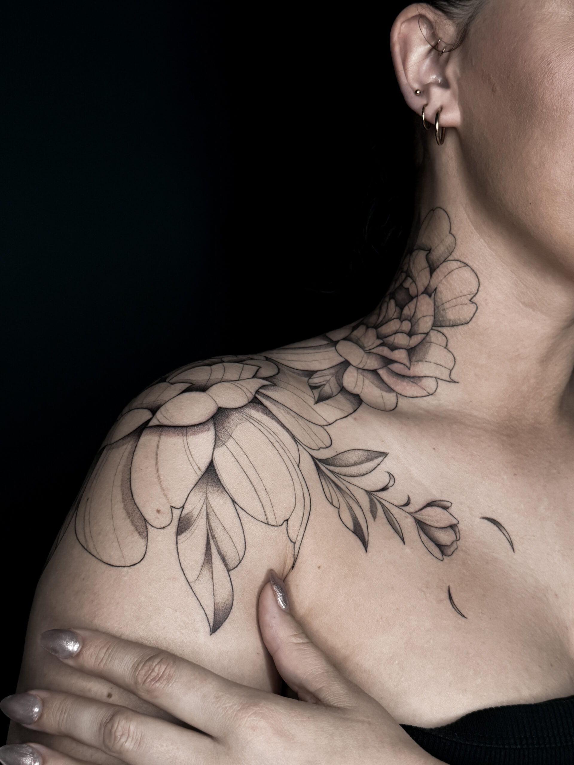 fineline-floral-shoulder-neck-tattoo-christchurch