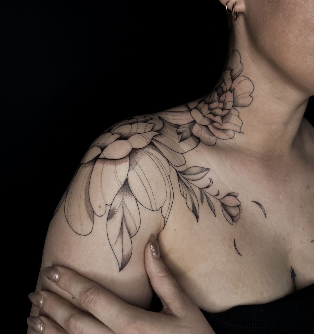 Fineline floral shoulder tattoo