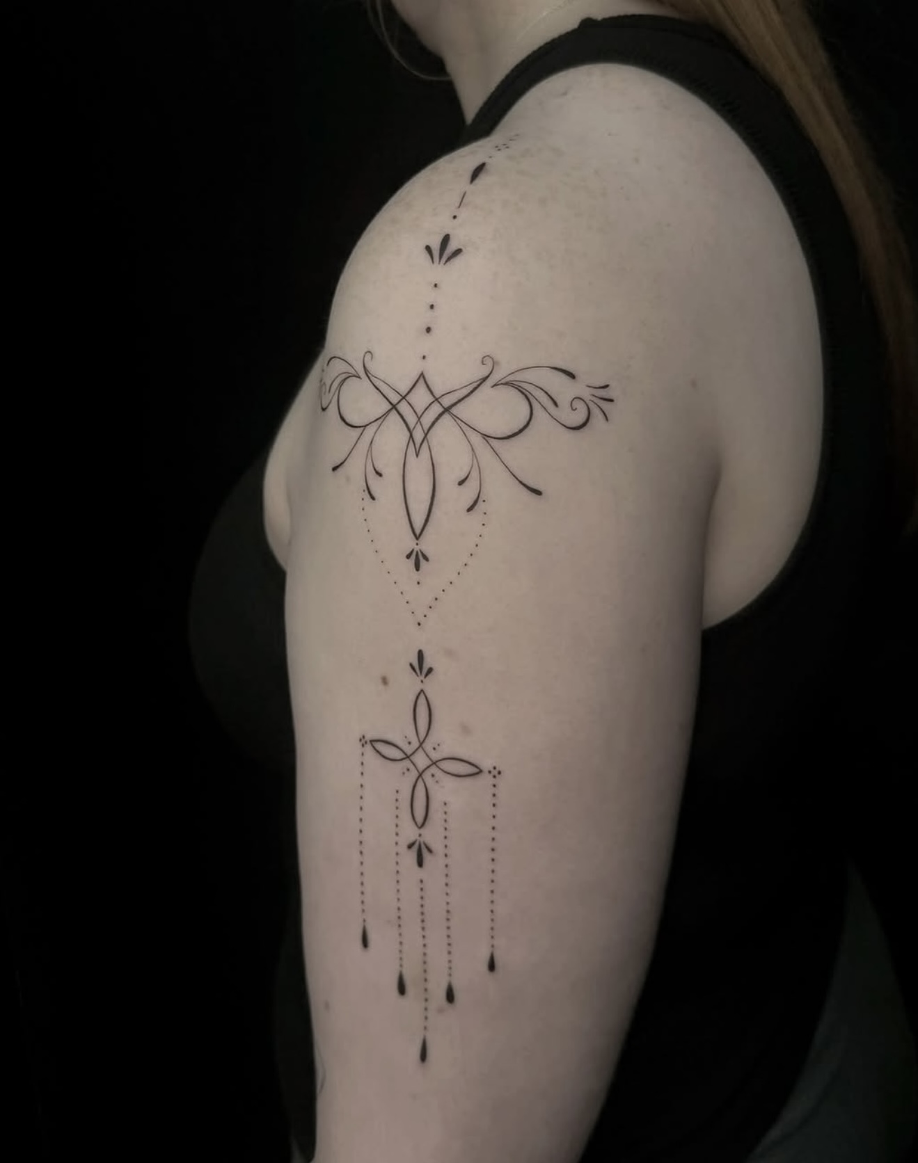 Fineline ornamental shoulder tattto