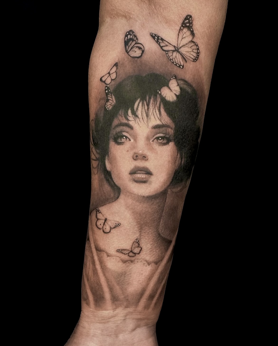 soft-realism-lady-black-and-grey-tattoo-christchurch