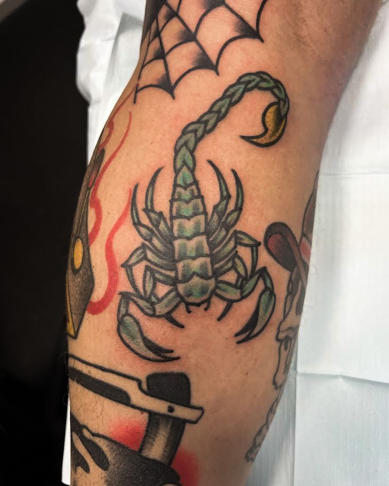colour-traditional-scorpion-tattoo